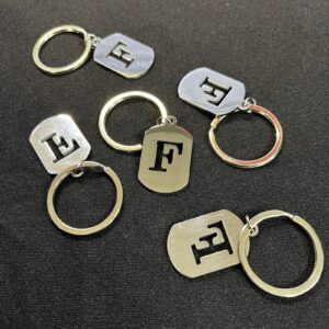 Sleutelhanger – F (uitsnede)